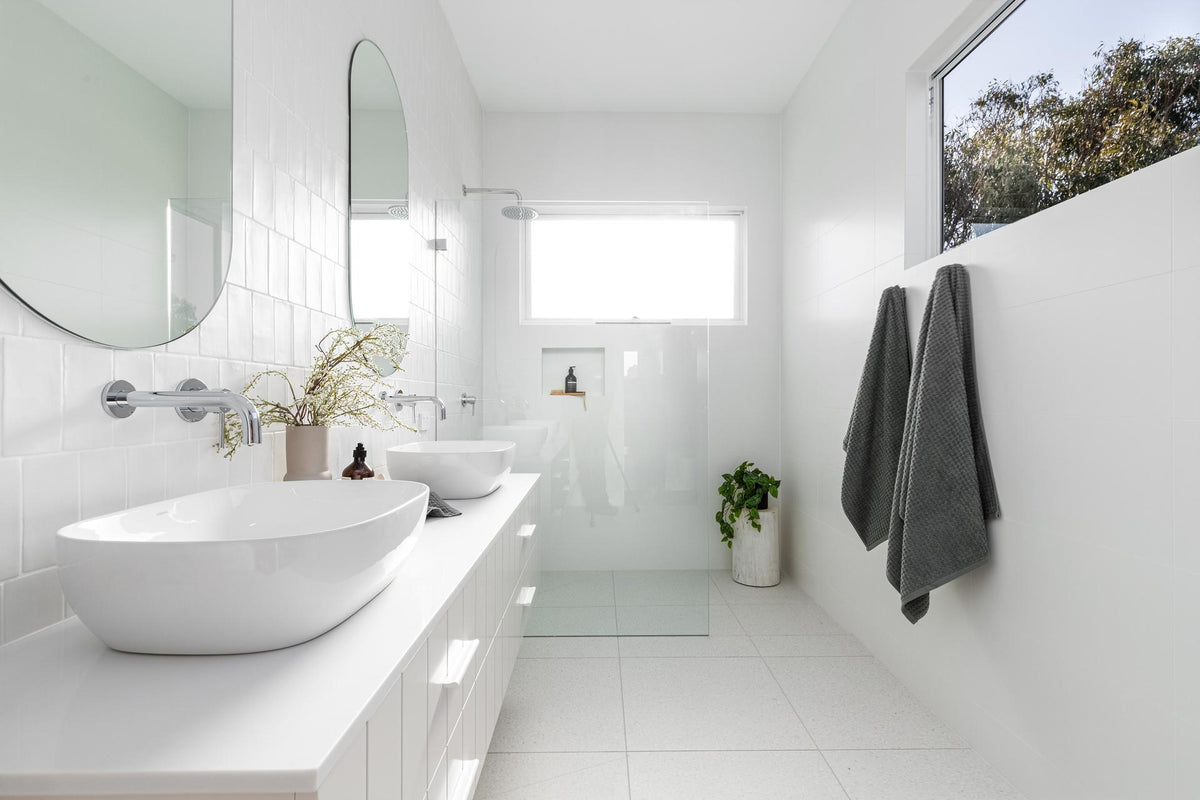Round Wall Shower Curved Arm 400mm in Polished Chrome | Meir