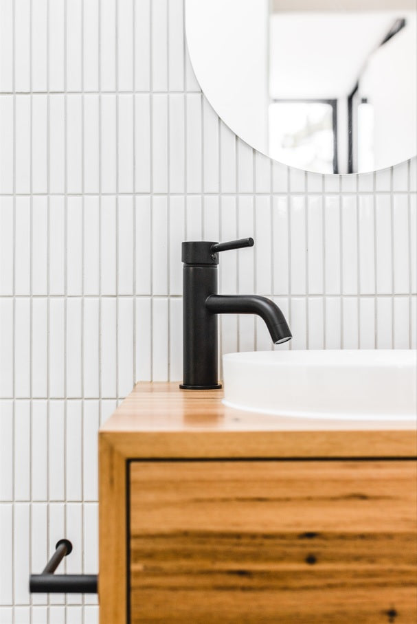 Round Basin Mixer Curved in Matte Black | Meir #Colour_Matte Black