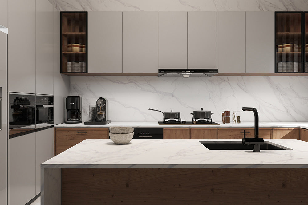 Statuario Venatino Full Body Porcelain MegaSlab in white, Honed finish