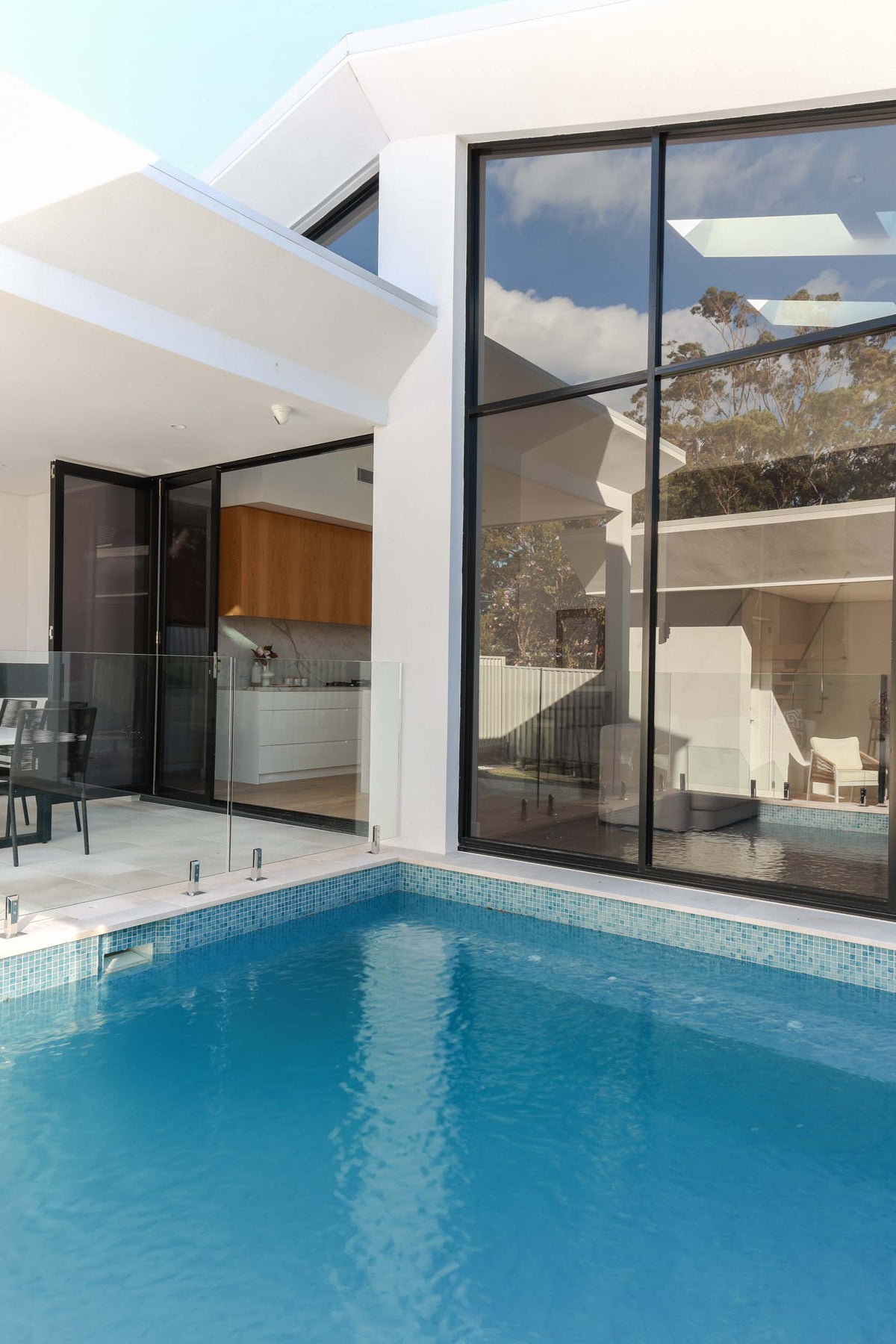 Crema Sienna Limestone Natural Stone Tile in Crema Siena, Tumbled & Sandblasted finish