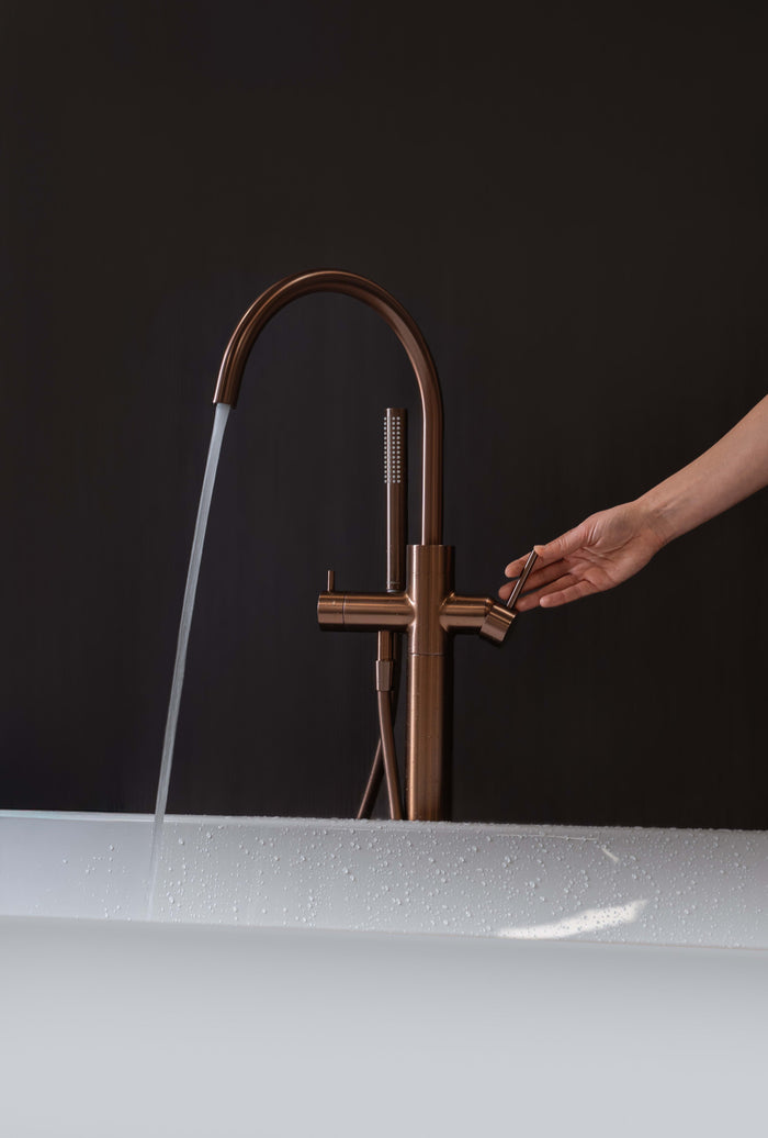 Liano II Freestanding Bath Filler | Caroma