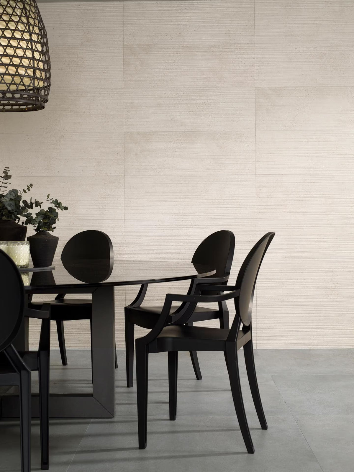 Porcelanosa Limit Vale ceramic tile in a contemporary interior