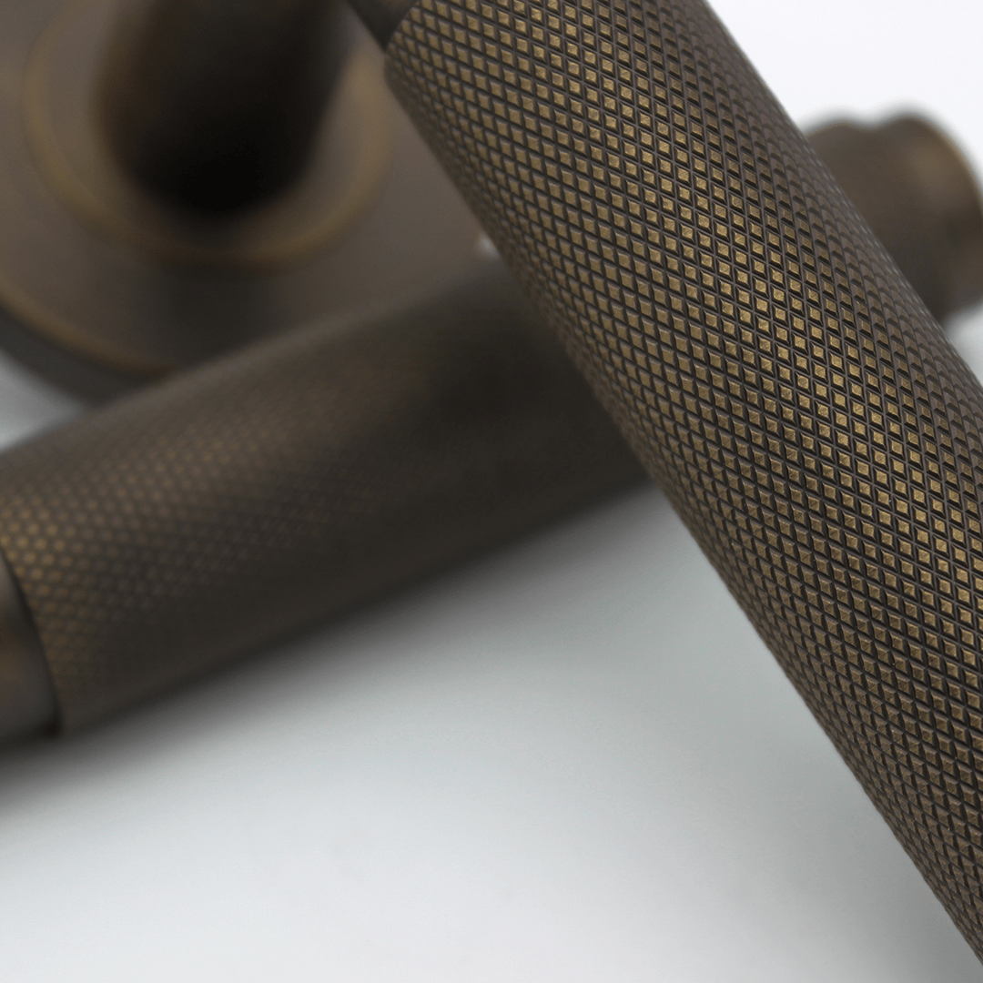 Knurled Door Handle in Aged Bronze | Zephra