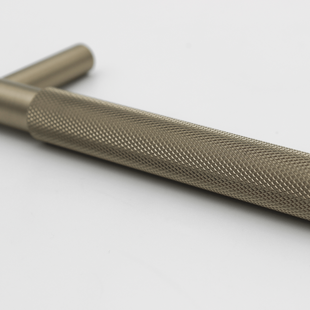 Knurled Cabinet Handle in Brushed Gold | Zephra