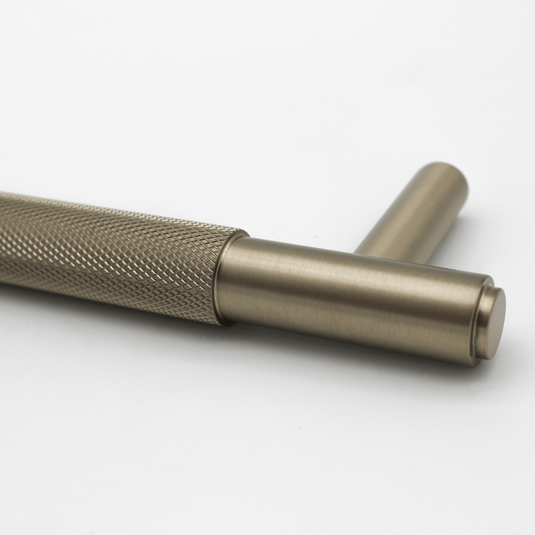 Knurled Cabinet Handle in Brushed Gold | Zephra