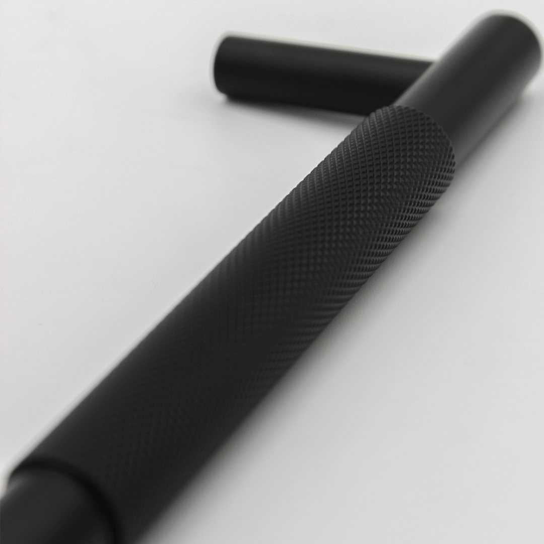 Knurled Cabinet Handle in Matte Black | Zephra