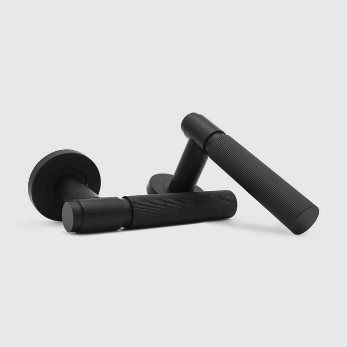 Linear Door Handle in Matte Black | Zephra #Finish_Matte Black