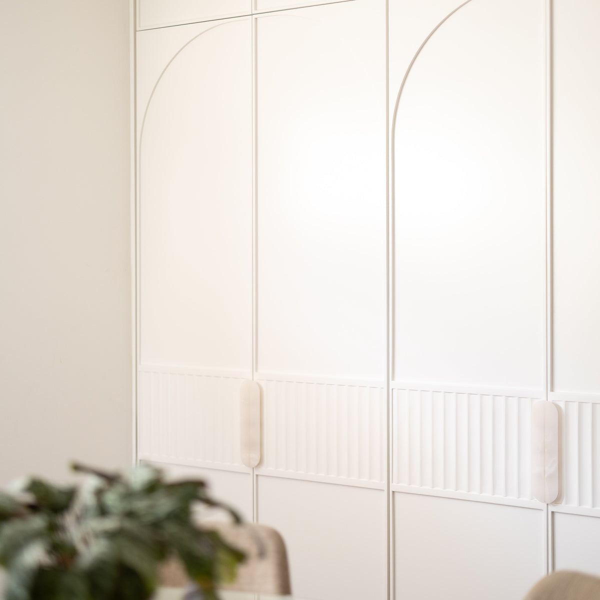 Stone Cabinet Pull in White Onyx | Zephra