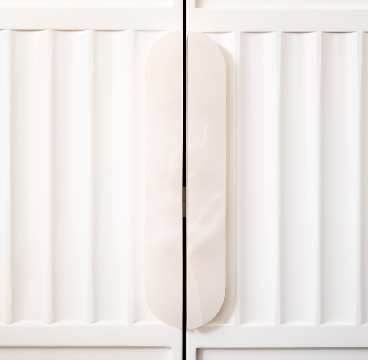 Stone Cabinet Pull in White Onyx | Zephra