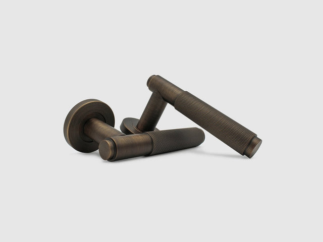 Knurled