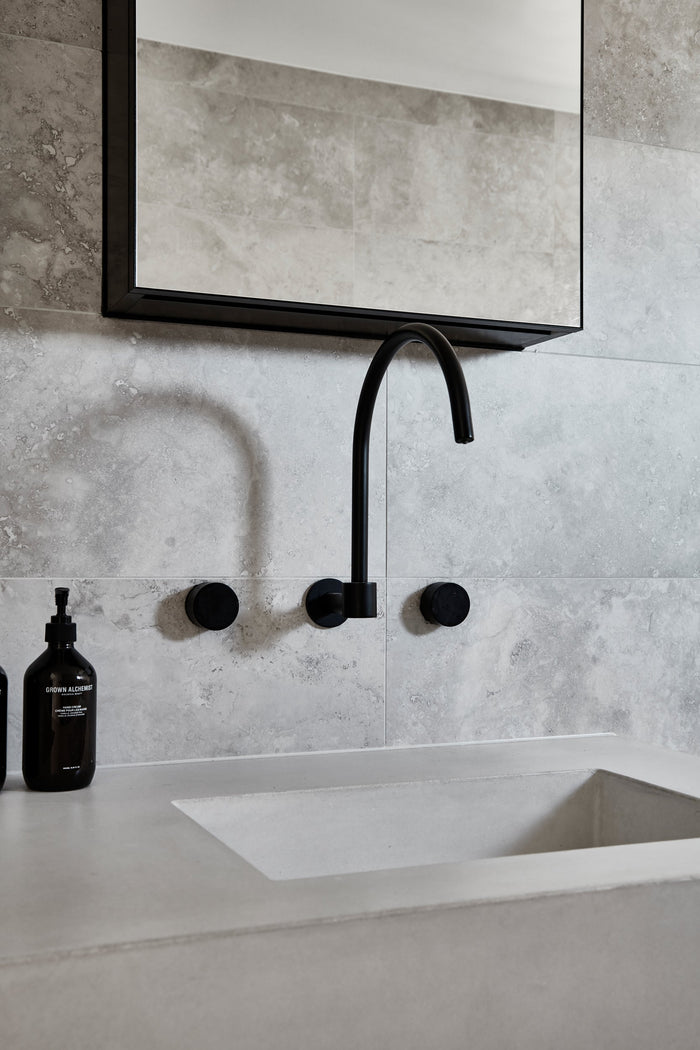 Circular Wall Taps in Matte Black | Meir #Colour_Matte Black