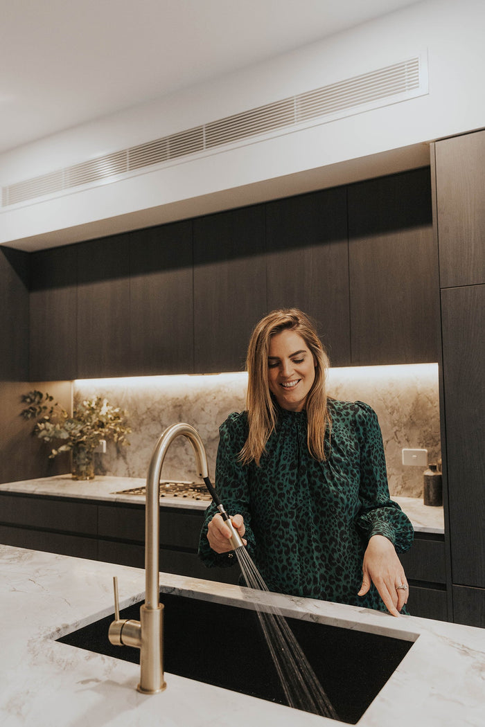 Round Piccola Pull Out Kitchen Mixer Tap in Matte Black | Meir #Colour_Matte Black