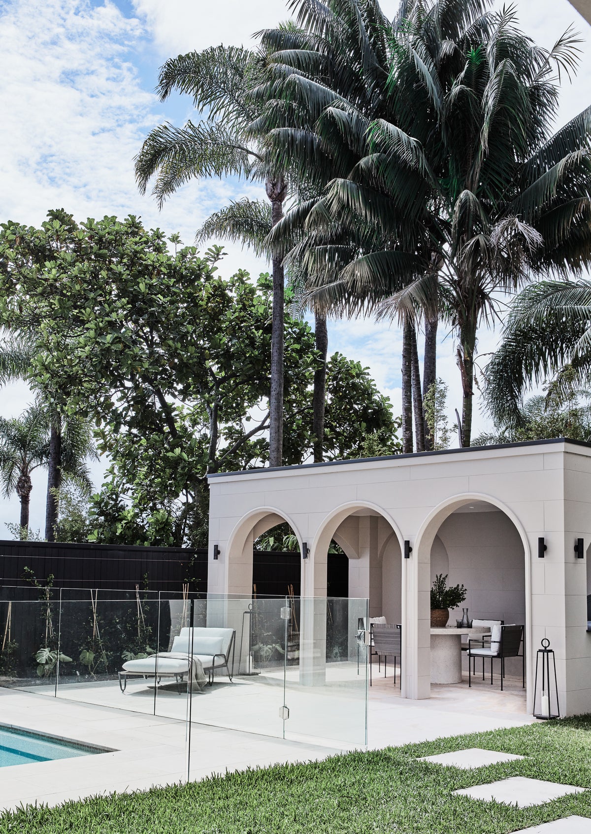 Crema Sienna Limestone Natural Stone Tile in Crema Siena, Tumbled & Sandblasted finish