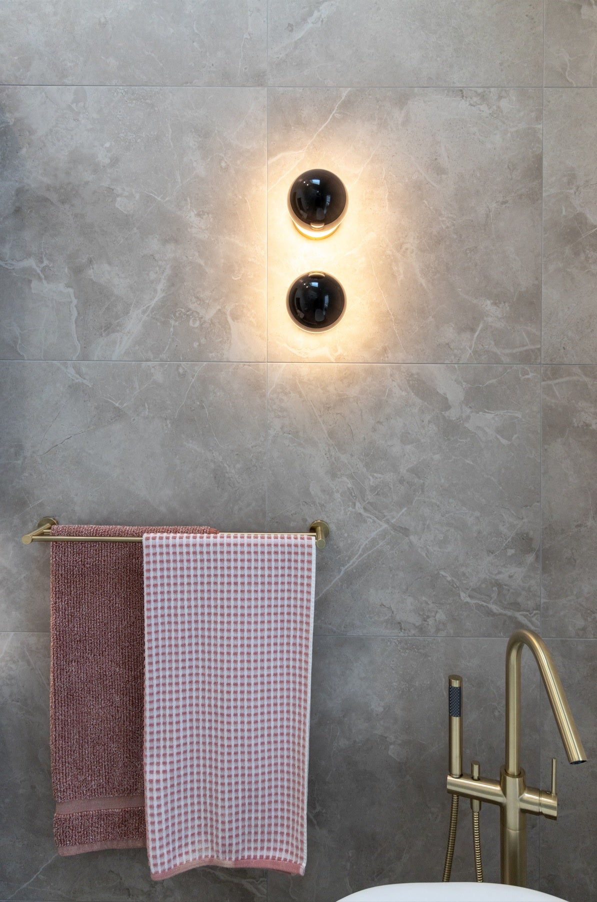 Round Double Towel Rail 600mm in Tiger Bronze | Meir