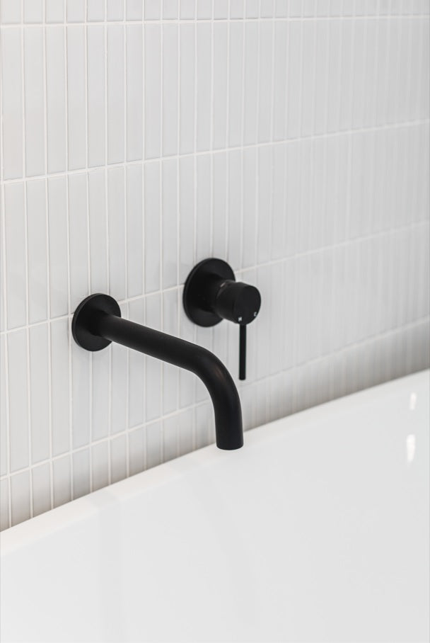 Universal Round Curved Spout in Matte Black | Meir