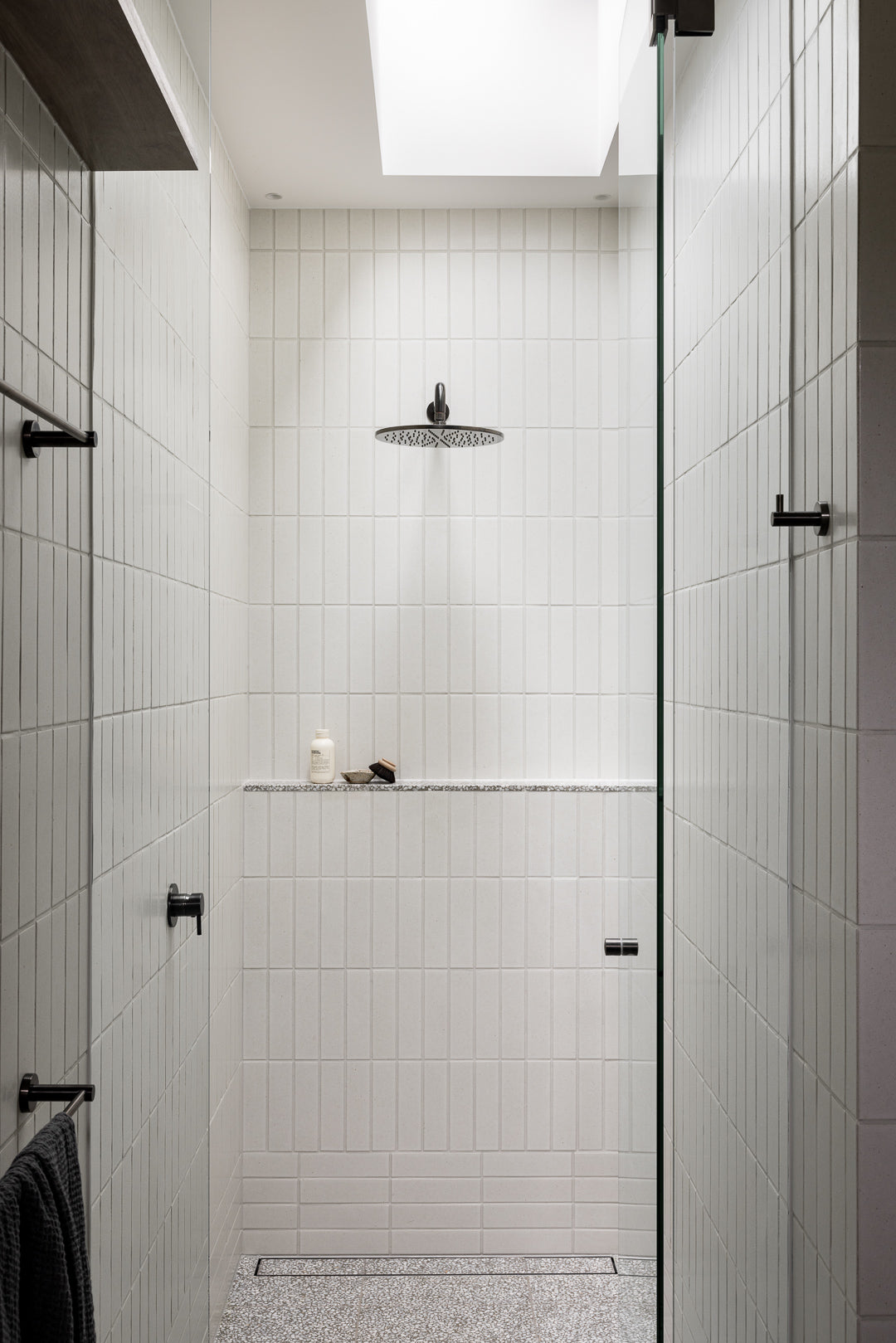 Round Wall Shower Curved Arm 400mm in Shadow | Meir