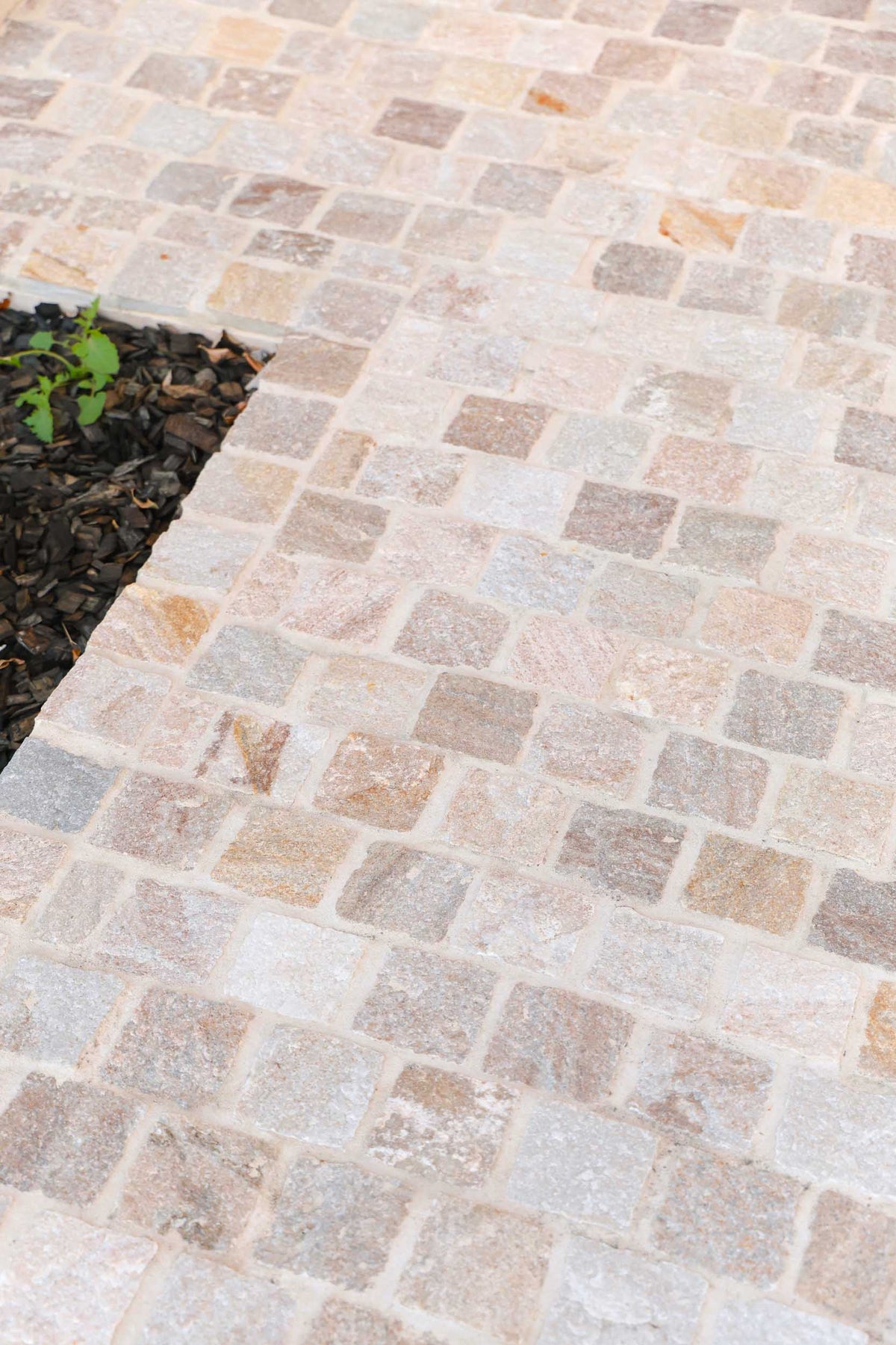 Bronte Quartz Offset Cobbles Sheeted 90x90x20mm