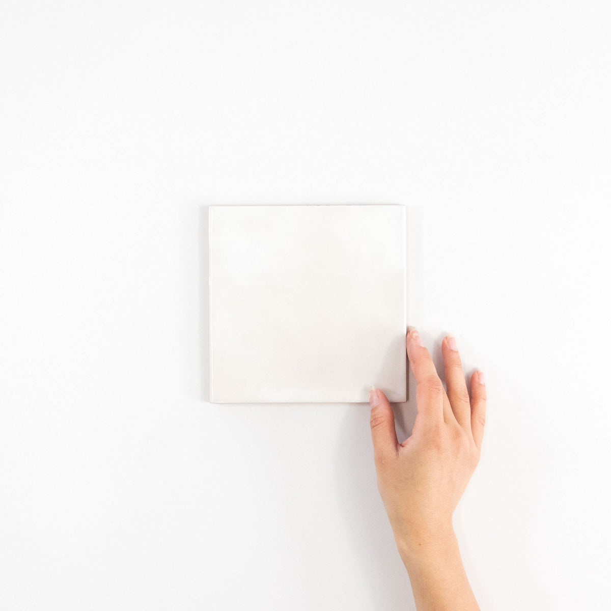 Gouache Nuage ceramic wall tile, 155 x 155 Gloss in hand