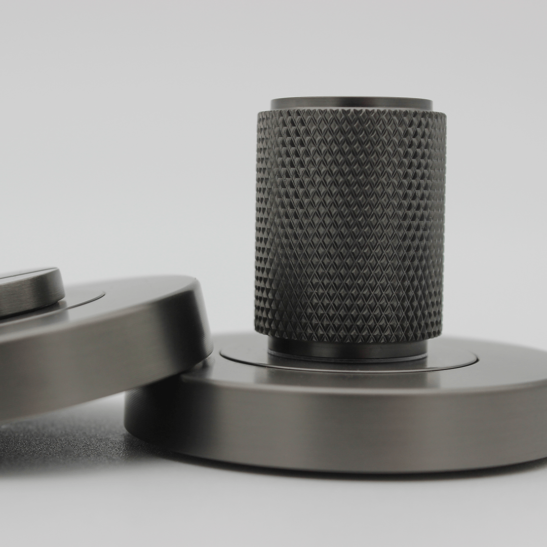 Knurled Privacy Turnsnib Lock in Gunmetal | Zephra