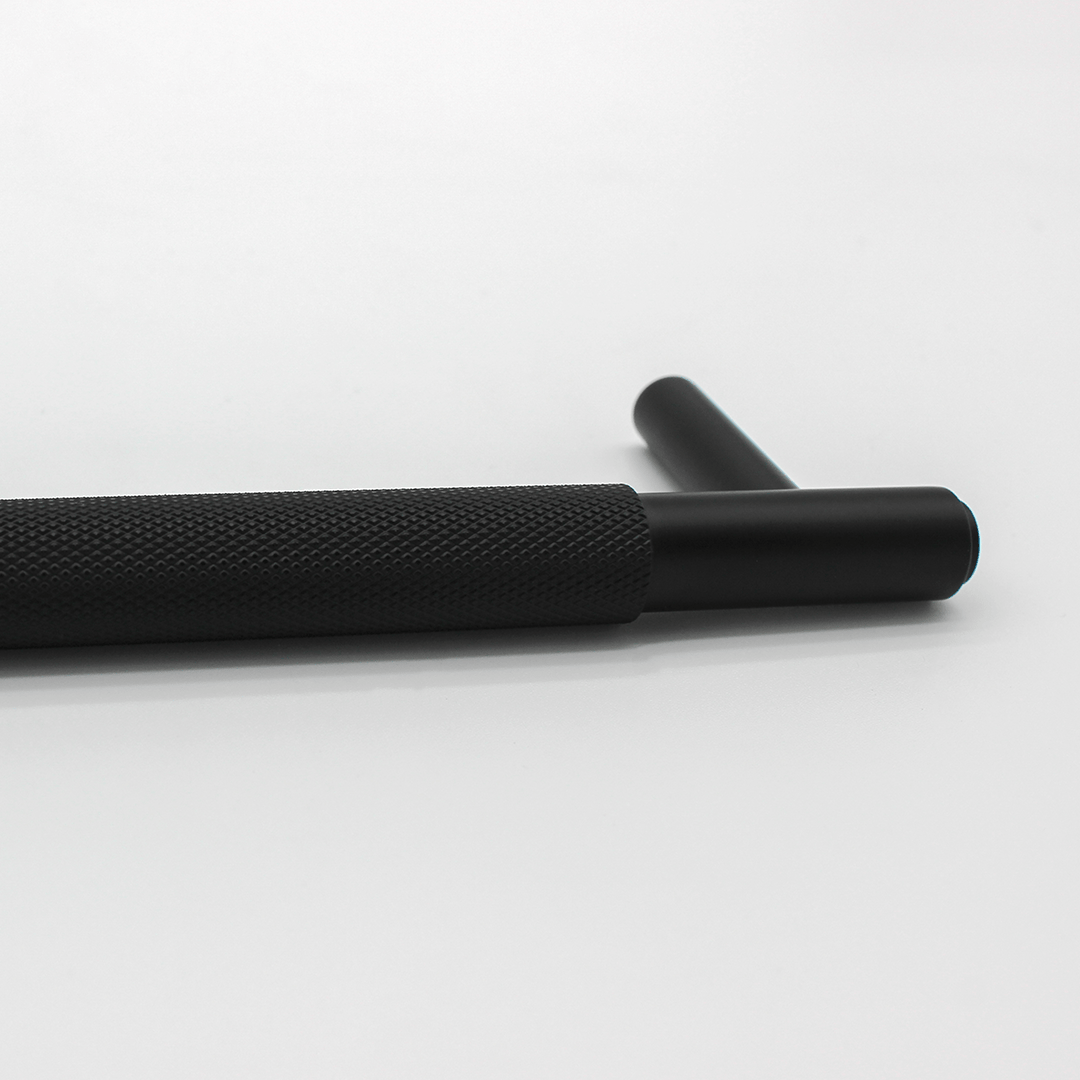 Knurled Cabinet Handle in Matte Black | Zephra