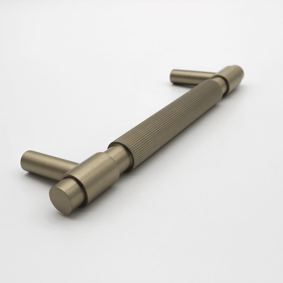 Linear Cabinet Handle in Brushed Gold | Zephra