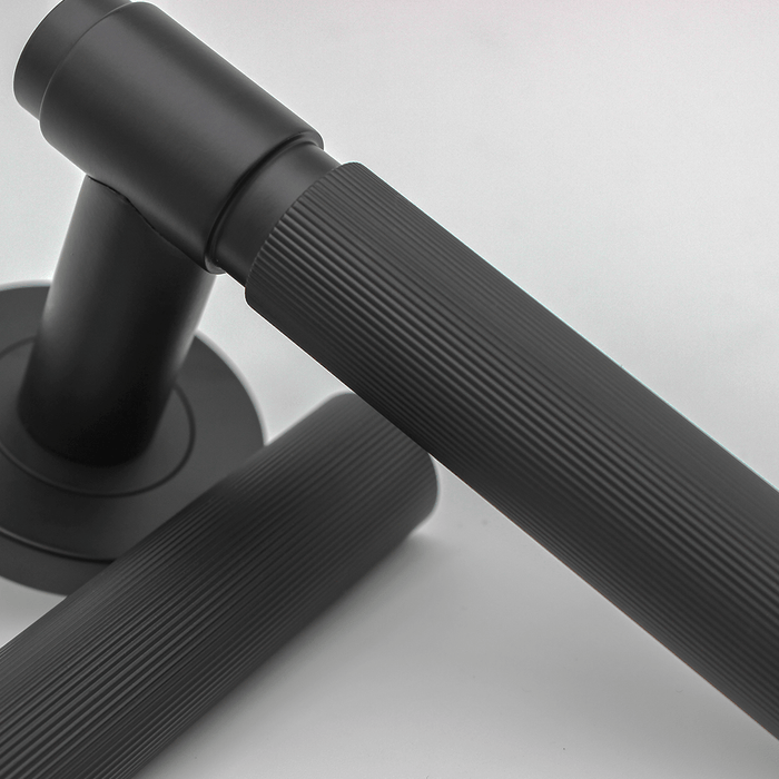 Linear Door Handle in Matte Black | Zephra #Finish_Matte Black