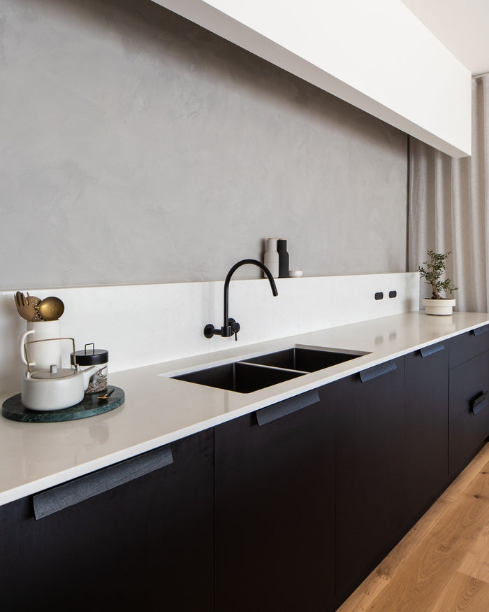 Round High-Rise Swivel Wall Spout in Matte Black | Meir #Colour_Matte Black